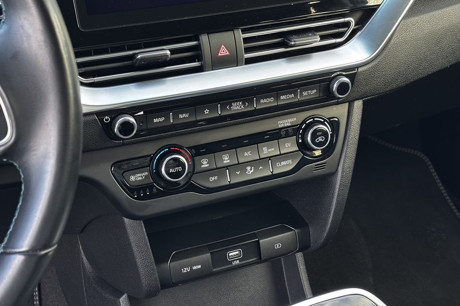 Продам Kia Niro 64 квт  авто у Львові  2021 года в Львове