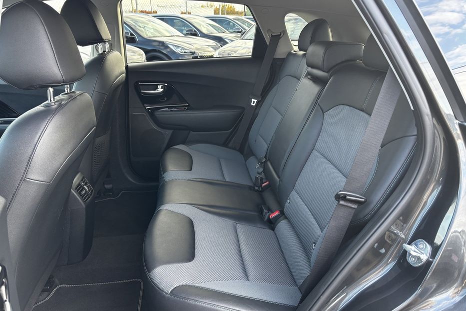 Продам Kia Niro 64 квт  авто у Львові  2021 года в Львове