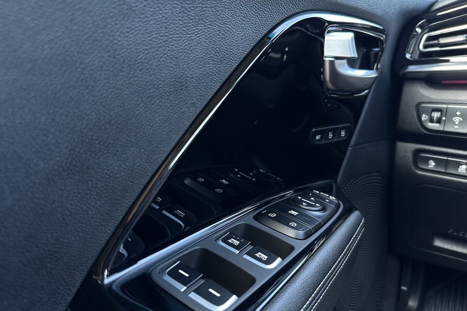 Продам Kia Niro  64 кВт Макс. комплектація 2020 года в Львове