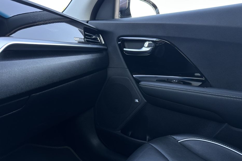 Продам Kia Niro  64 кВт Макс. комплектація 2020 года в Львове