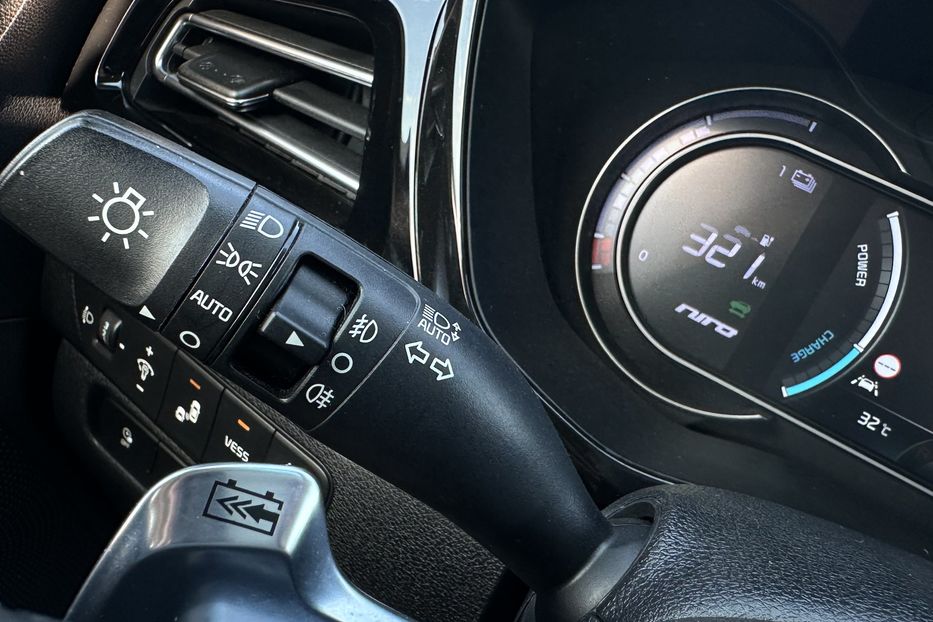 Продам Kia Niro  64 кВт Макс. комплектація 2020 года в Львове