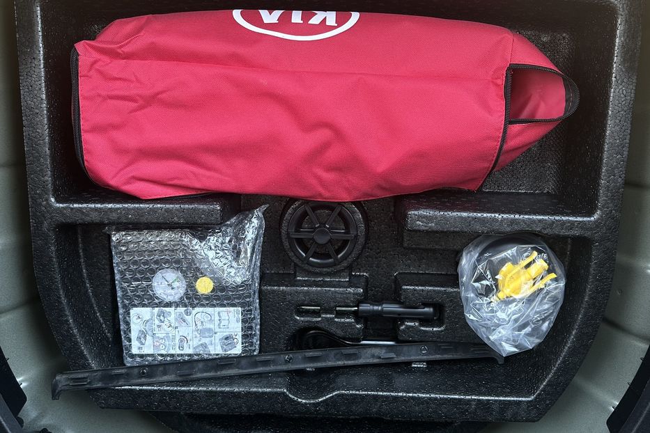 Продам Kia Niro  64 кВт Макс. комплектація 2020 года в Львове