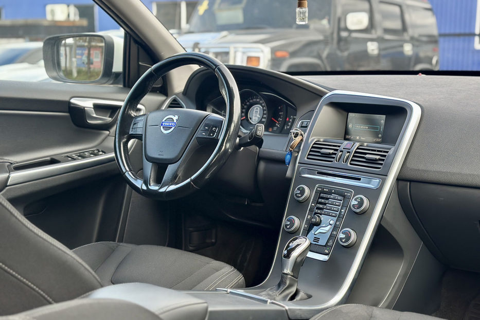Продам Volvo XC60 2014 года в Киеве