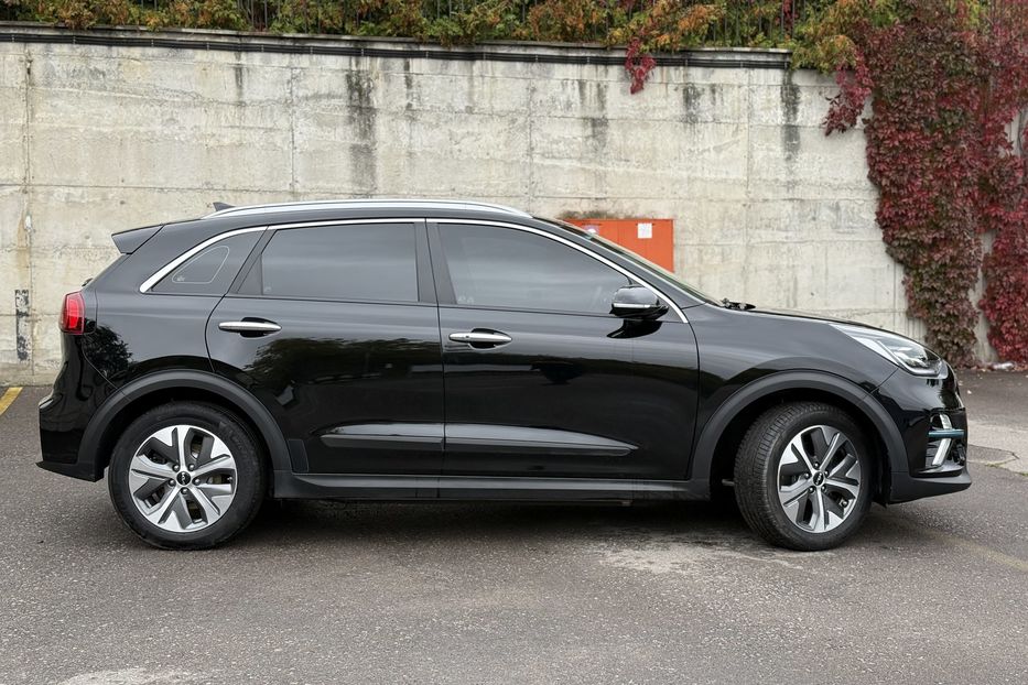 Продам Kia Niro 64Kwt авто в Рівному 2022 года в Ровно