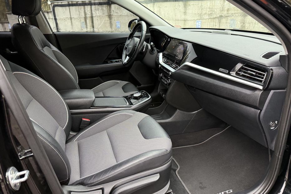 Продам Kia Niro 64Kwt авто в Рівному 2022 года в Ровно