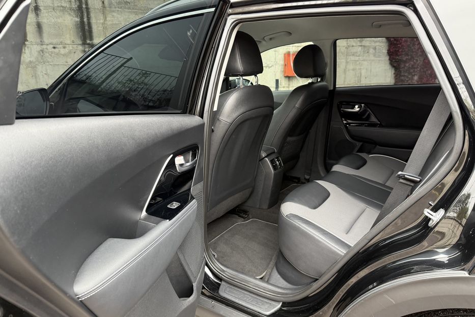 Продам Kia Niro 64Kwt авто в Рівному 2022 года в Ровно