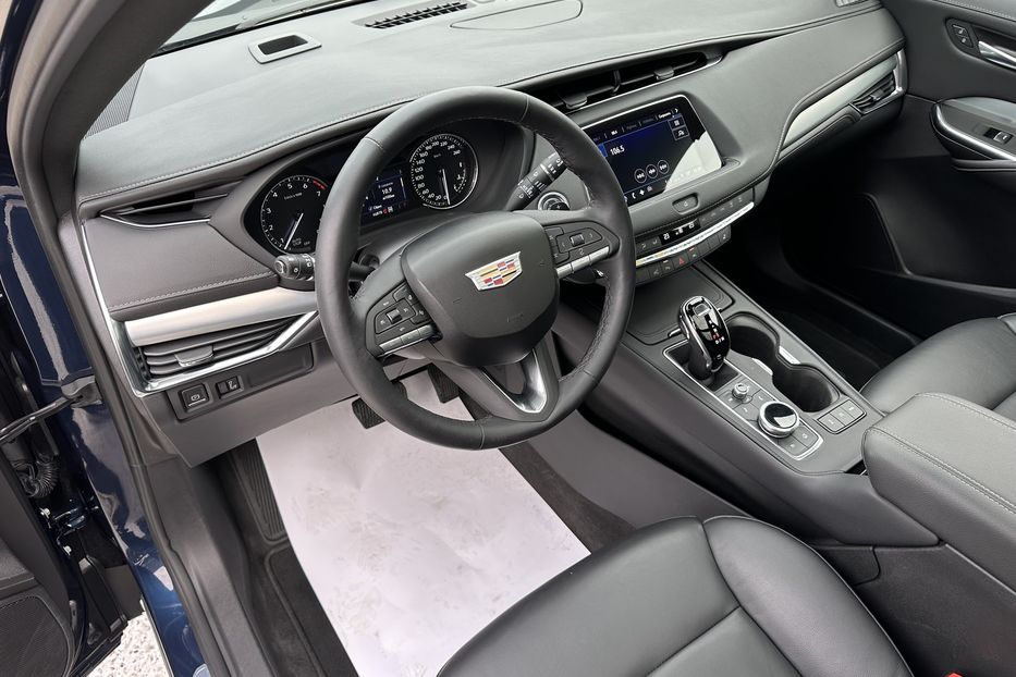 Продам Cadillac XTS XT4  350T AWD 2022 года в Киеве