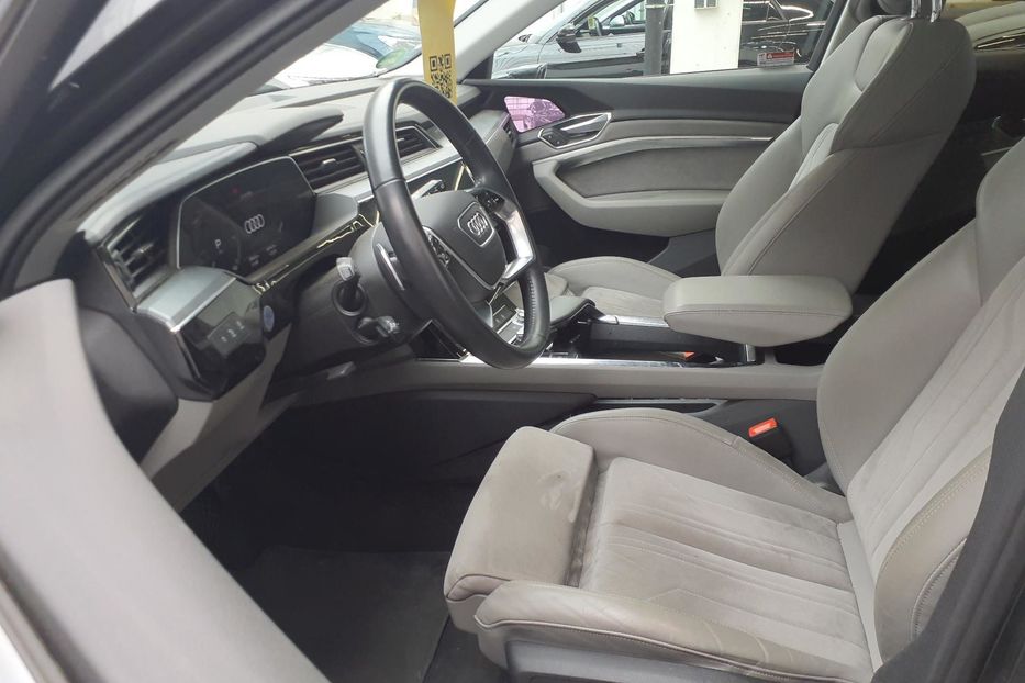 Продам Audi E-Tron S line55 300 v7890 2020 года в Луцке