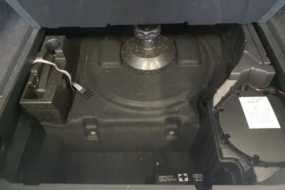 Продам Audi E-Tron S line55 300 v7890 2020 года в Луцке