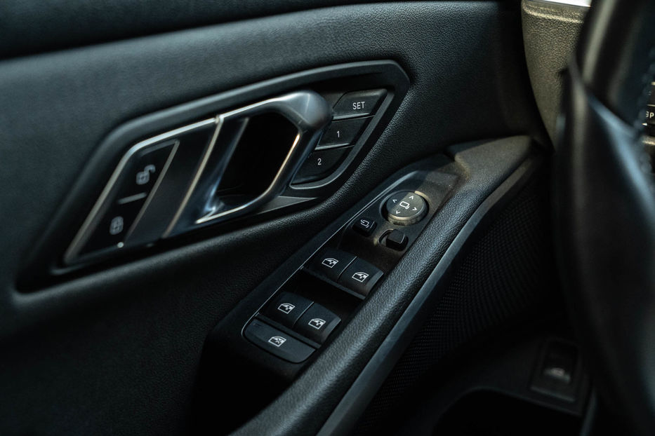 Продам BMW 330 I 2019 года в Черновцах