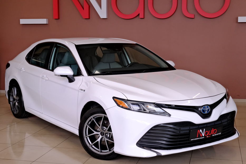 Продам Toyota Camry Hybrid 2019 года в Одессе