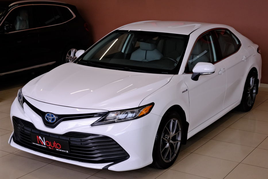 Продам Toyota Camry Hybrid 2019 года в Одессе