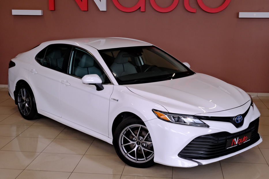 Продам Toyota Camry Hybrid 2019 года в Одессе