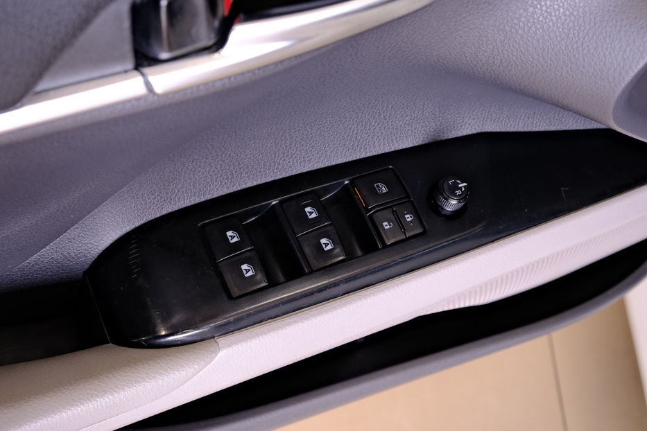 Продам Toyota Camry Hybrid 2019 года в Одессе