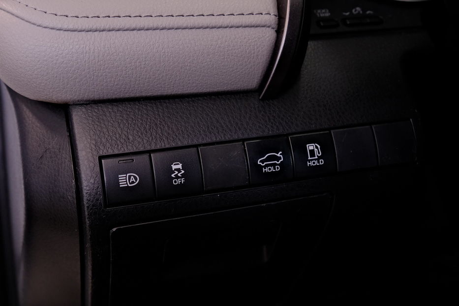 Продам Toyota Camry Hybrid 2019 года в Одессе