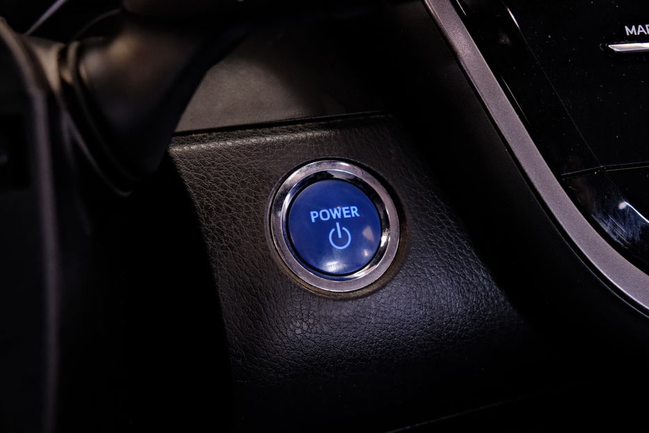 Продам Toyota Camry Hybrid 2019 года в Одессе
