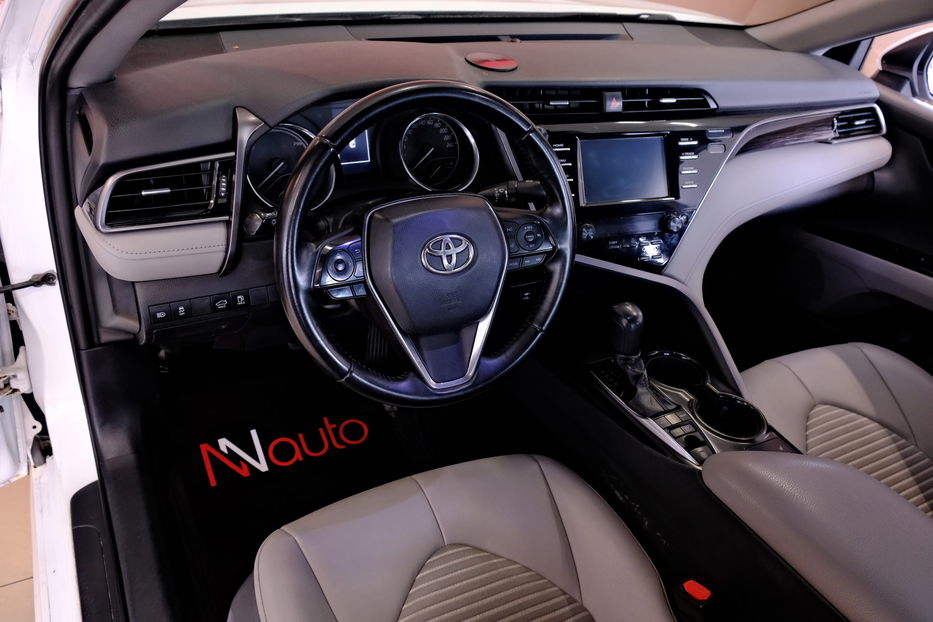 Продам Toyota Camry Hybrid 2019 года в Одессе
