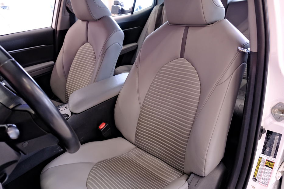 Продам Toyota Camry Hybrid 2019 года в Одессе