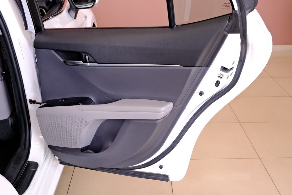 Продам Toyota Camry Hybrid 2019 года в Одессе