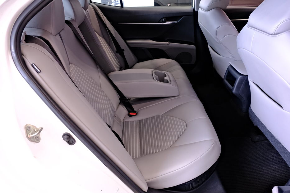 Продам Toyota Camry Hybrid 2019 года в Одессе