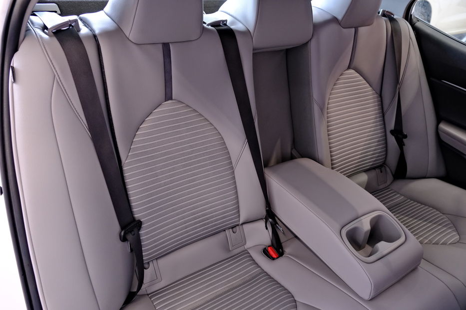 Продам Toyota Camry Hybrid 2019 года в Одессе