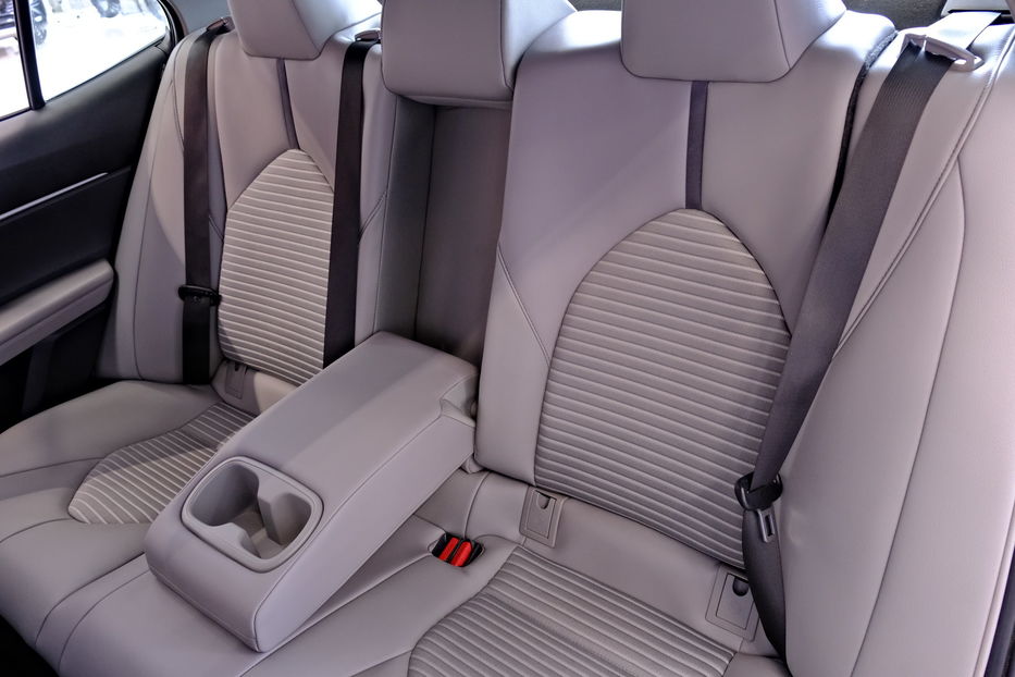 Продам Toyota Camry Hybrid 2019 года в Одессе