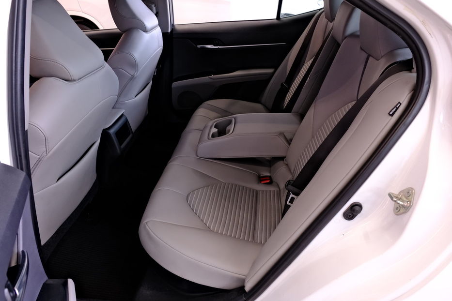 Продам Toyota Camry Hybrid 2019 года в Одессе