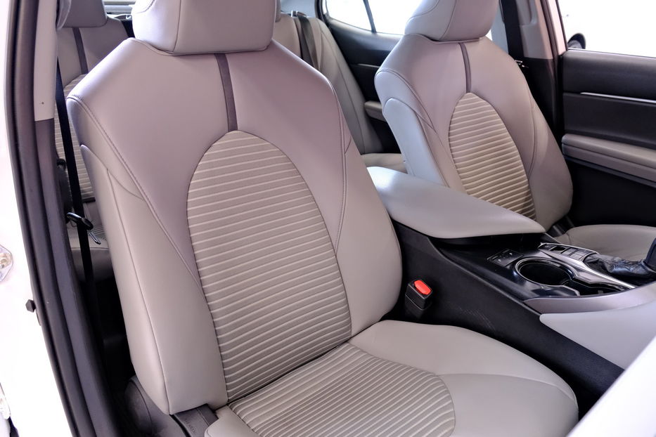 Продам Toyota Camry Hybrid 2019 года в Одессе