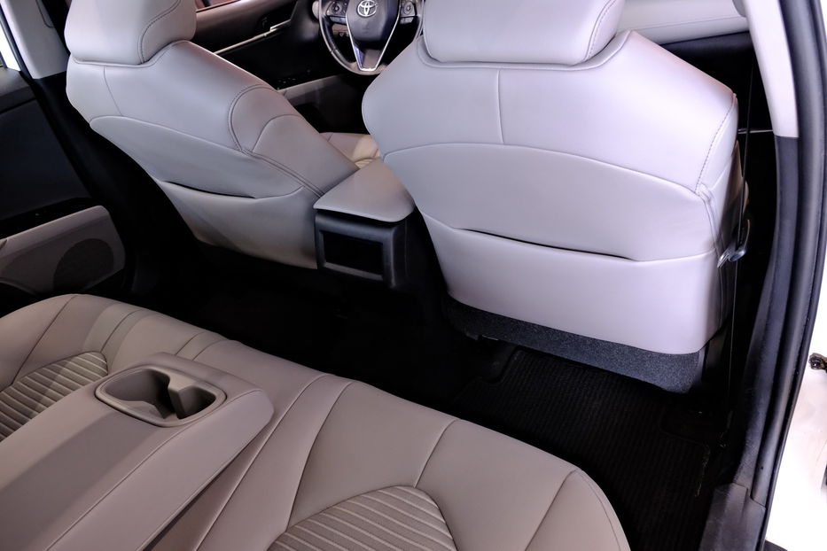 Продам Toyota Camry Hybrid 2019 года в Одессе