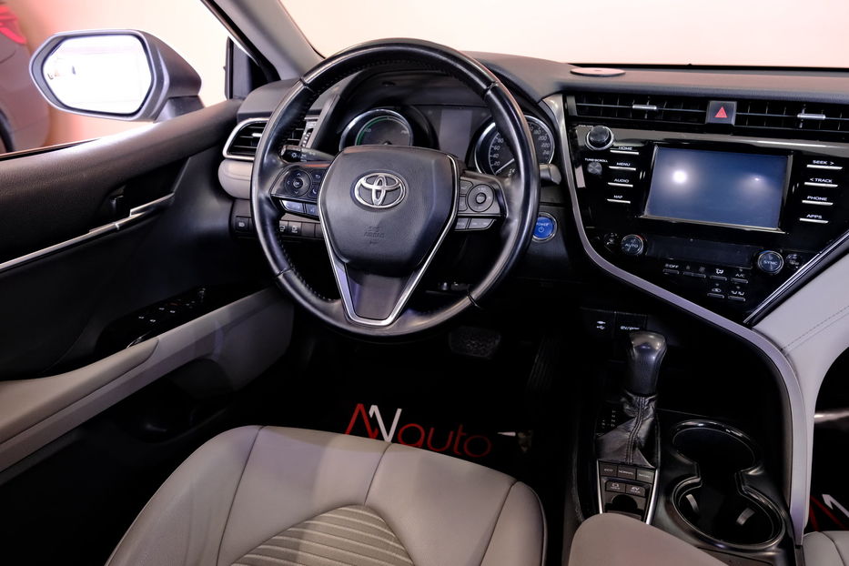 Продам Toyota Camry Hybrid 2019 года в Одессе