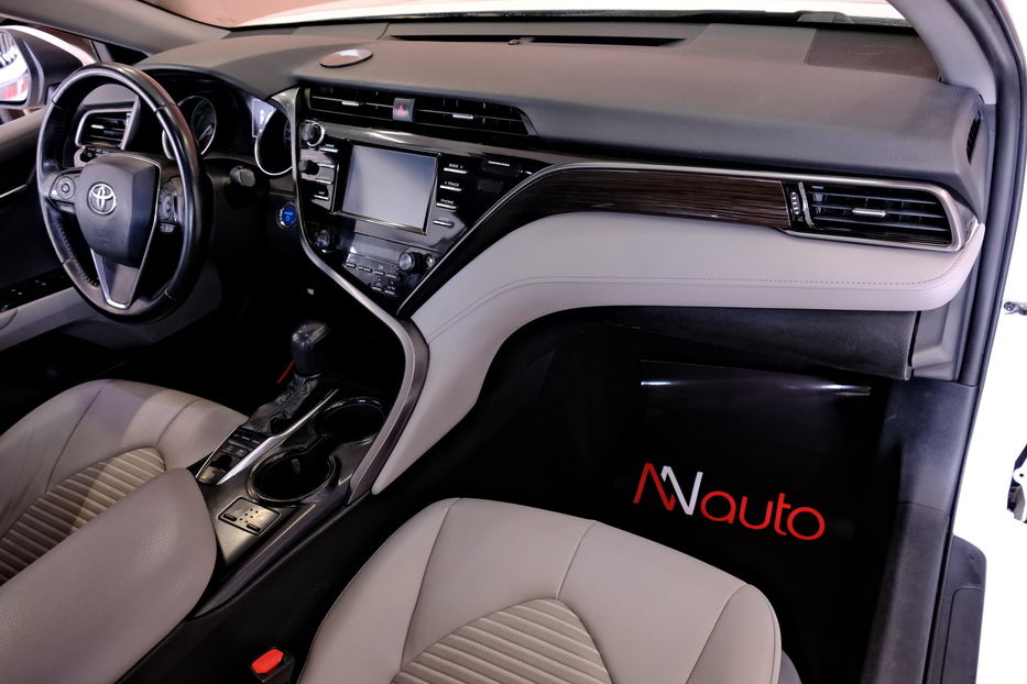Продам Toyota Camry Hybrid 2019 года в Одессе