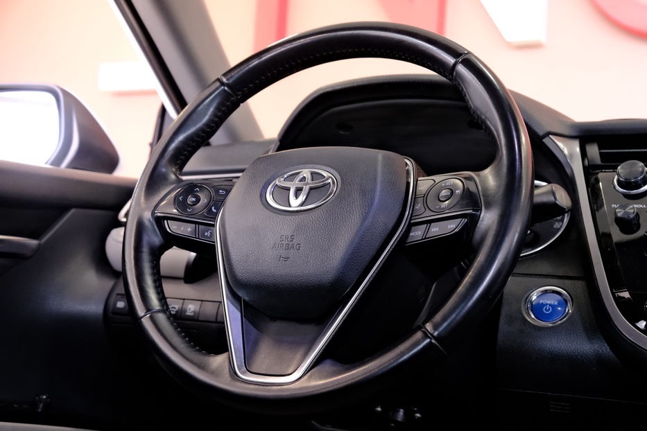 Продам Toyota Camry Hybrid 2019 года в Одессе