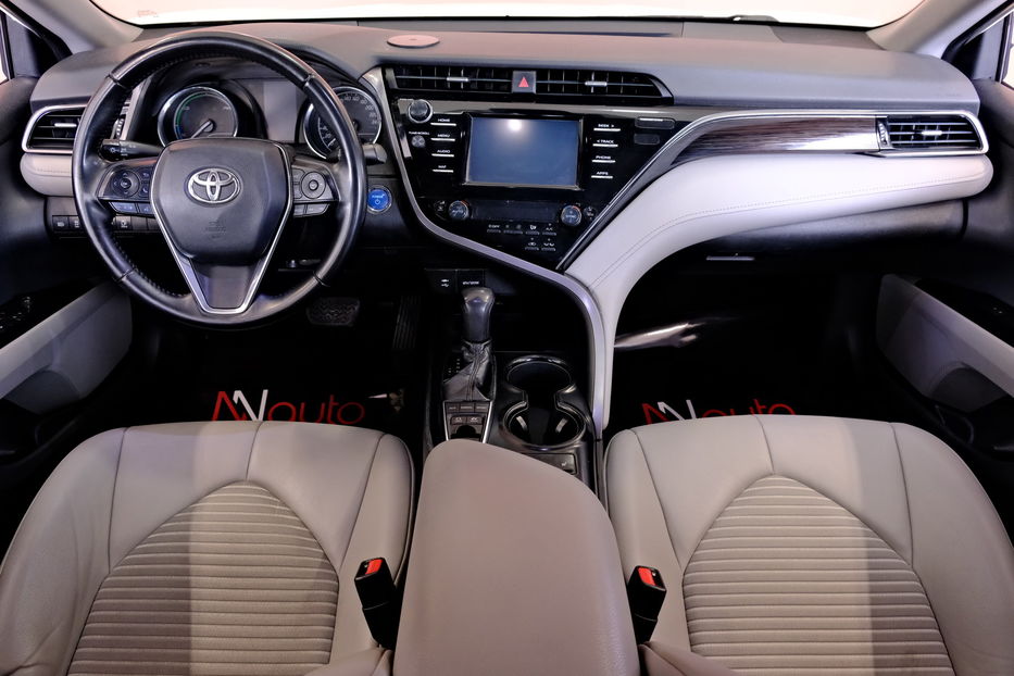 Продам Toyota Camry Hybrid 2019 года в Одессе