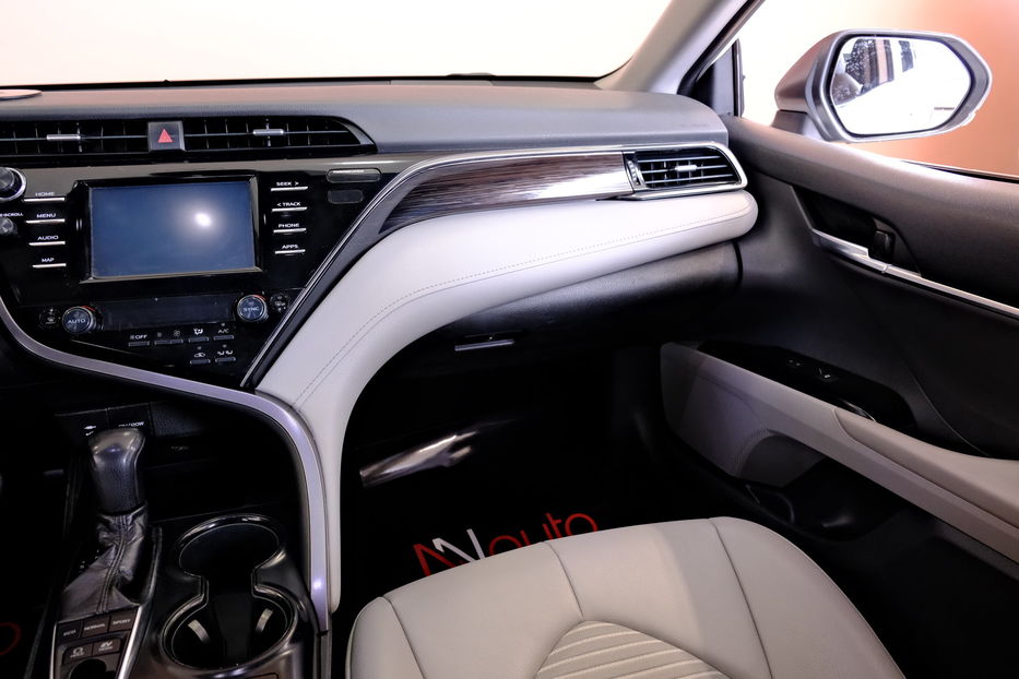 Продам Toyota Camry Hybrid 2019 года в Одессе