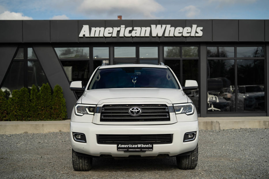 Продам Toyota Sequoia SR5 2018 года в Черновцах