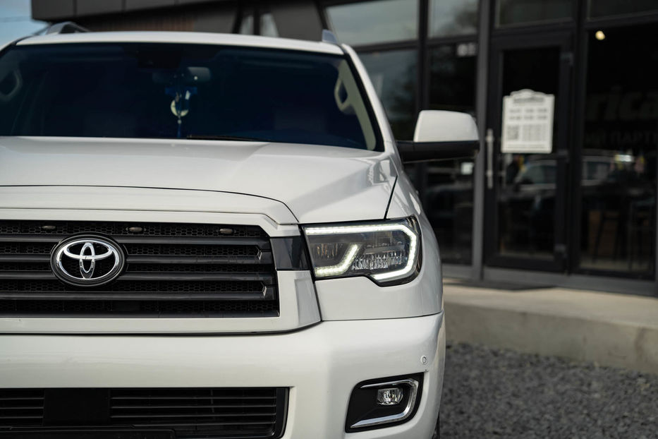 Продам Toyota Sequoia SR5 2018 года в Черновцах