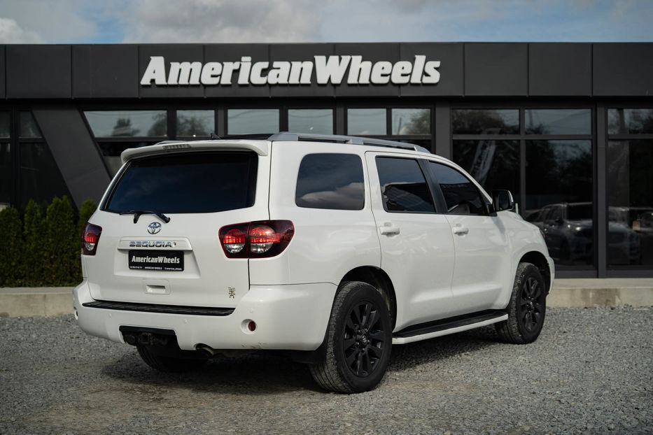 Продам Toyota Sequoia SR5 2018 года в Черновцах