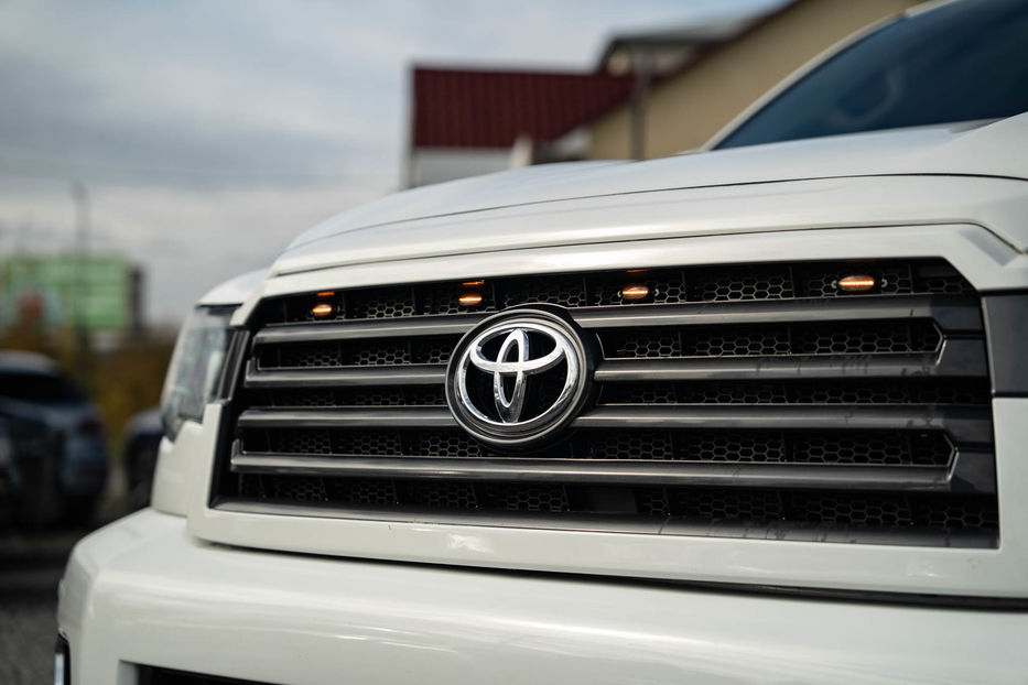 Продам Toyota Sequoia SR5 2018 года в Черновцах