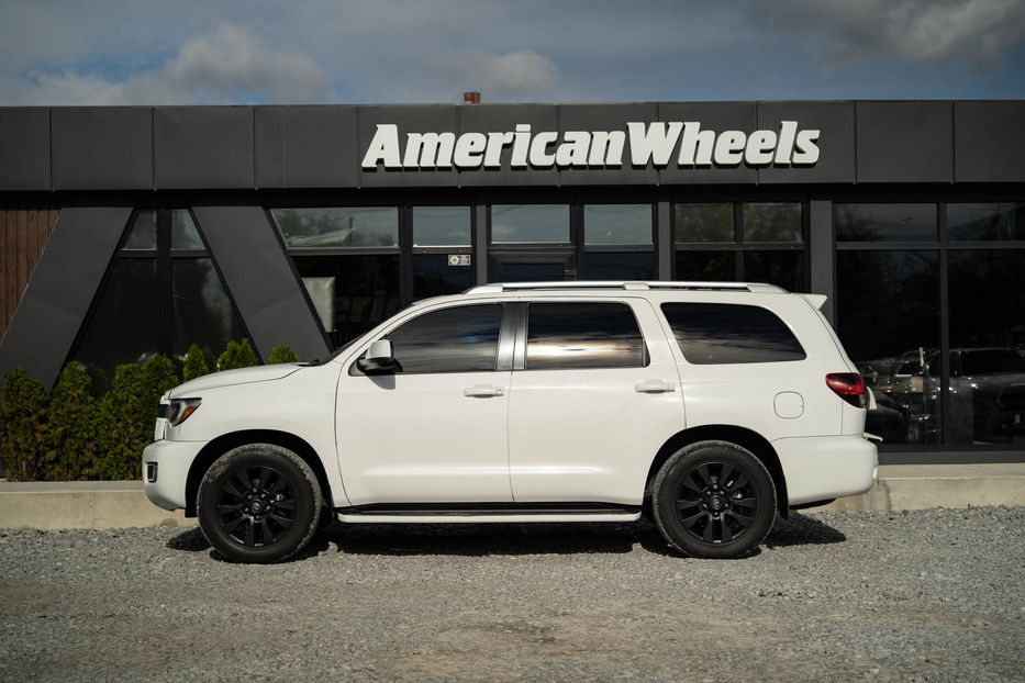 Продам Toyota Sequoia SR5 2018 года в Черновцах