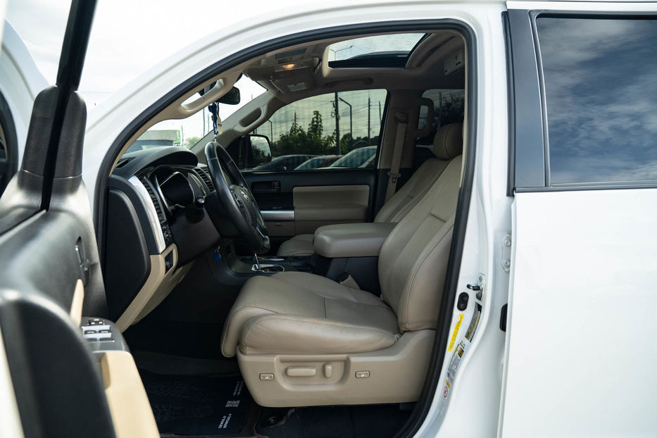 Продам Toyota Sequoia SR5 2018 года в Черновцах