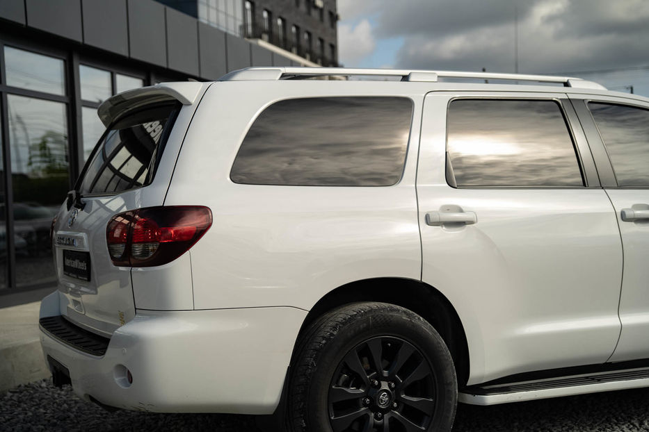 Продам Toyota Sequoia SR5 2018 года в Черновцах