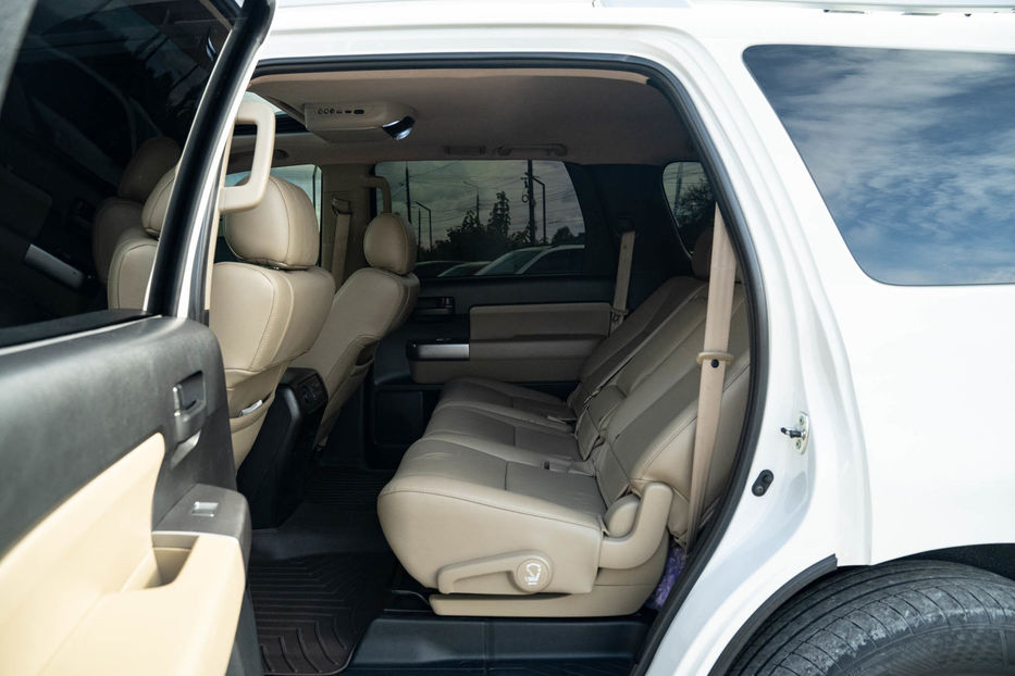 Продам Toyota Sequoia SR5 2018 года в Черновцах