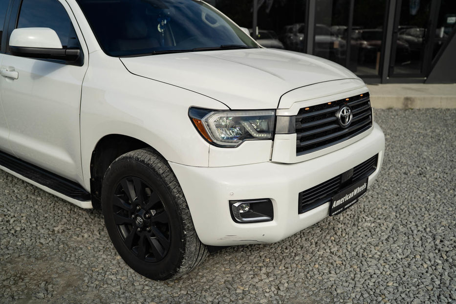 Продам Toyota Sequoia SR5 2018 года в Черновцах