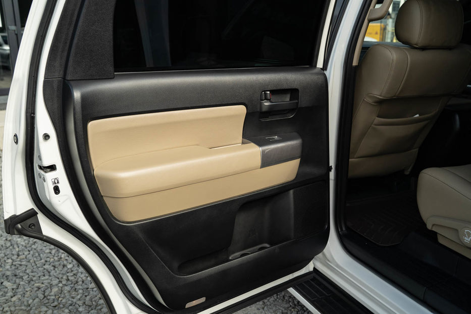 Продам Toyota Sequoia SR5 2018 года в Черновцах