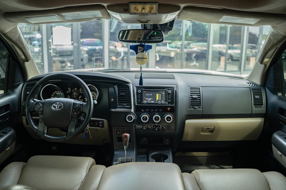 Продам Toyota Sequoia SR5 2018 года в Черновцах