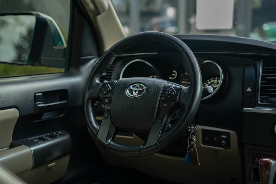 Продам Toyota Sequoia SR5 2018 года в Черновцах