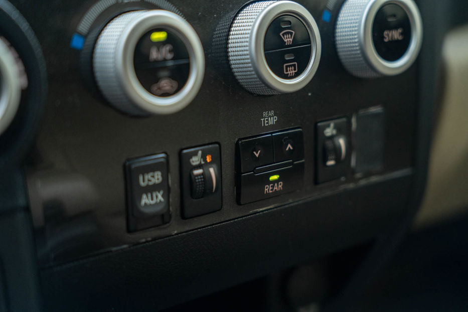 Продам Toyota Sequoia SR5 2018 года в Черновцах