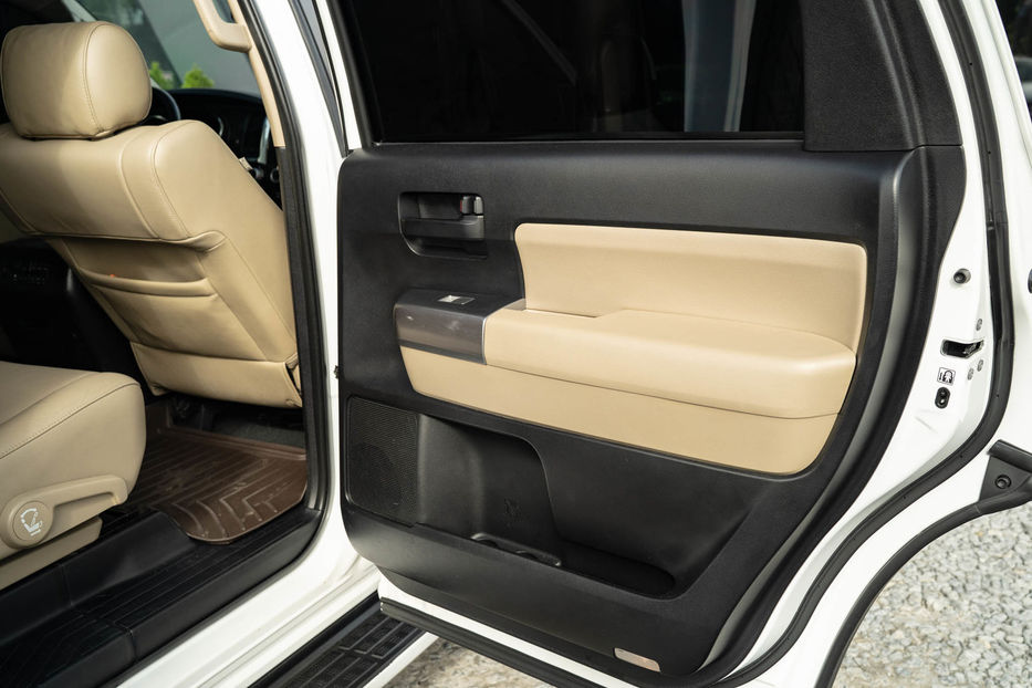 Продам Toyota Sequoia SR5 2018 года в Черновцах