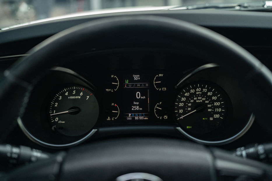 Продам Toyota Sequoia SR5 2018 года в Черновцах