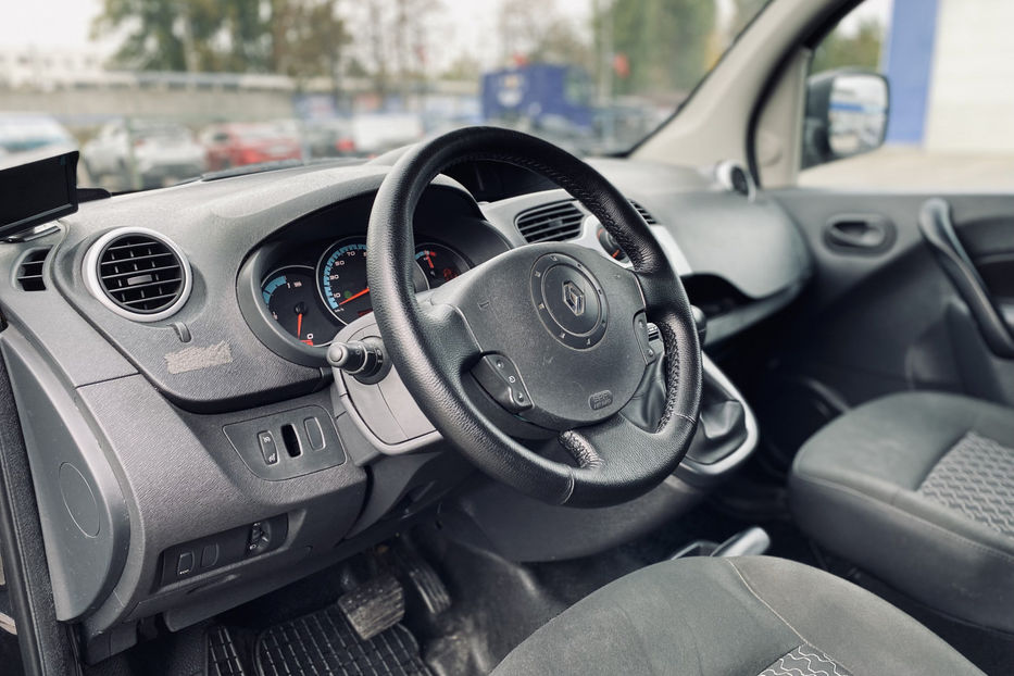 Продам Renault Kangoo пасс. 2012 года в Киеве